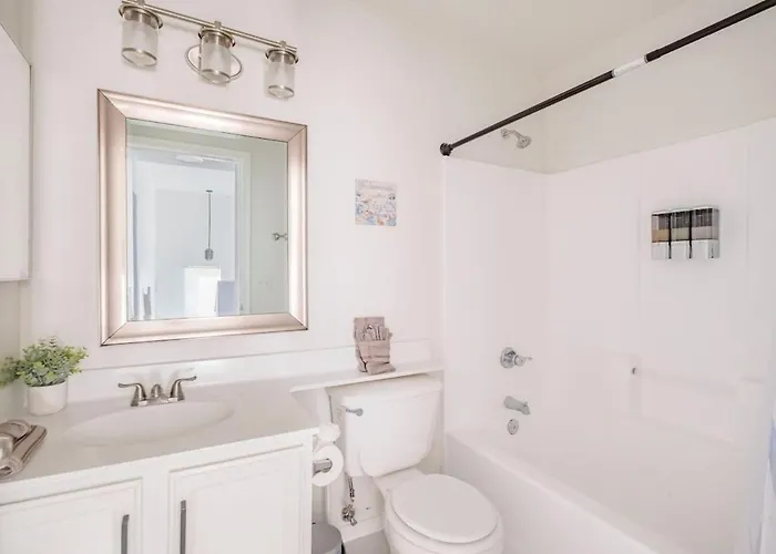 Lux 7 Mins To Dignity Health & Phoenix Airport 3br 2&a Half Bath Apartment