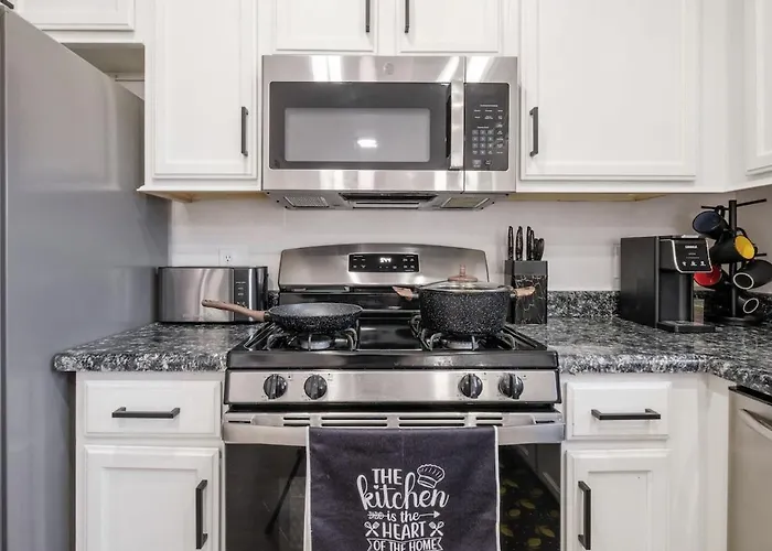 Lux 7 Mins To Dignity Health & Phoenix Airport 3br 2&a Half Bath Apartment *