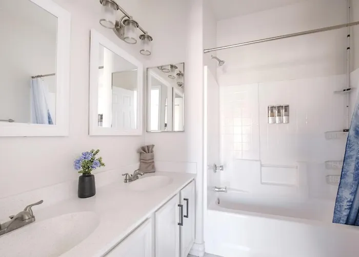 Lux 7 Mins To Dignity Health & Phoenix Airport 3br 2&a Half Bath Apartment