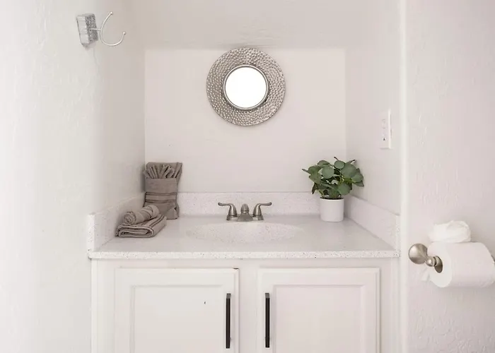 Lux 7 Mins To Dignity Health & Phoenix Airport 3br 2&a Half Bath Apartment *